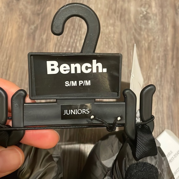 Junior’s Camo Bench Puffer Slippers Sz S/M NWT - Picture 3 of 3